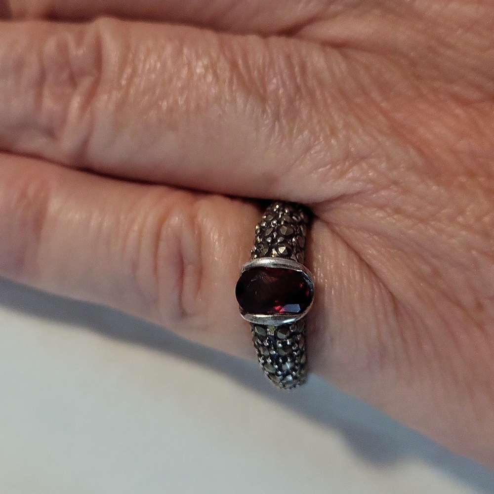 Judith Jack Garnet Marcasite Sterling Silver Ring Size 5 1/2